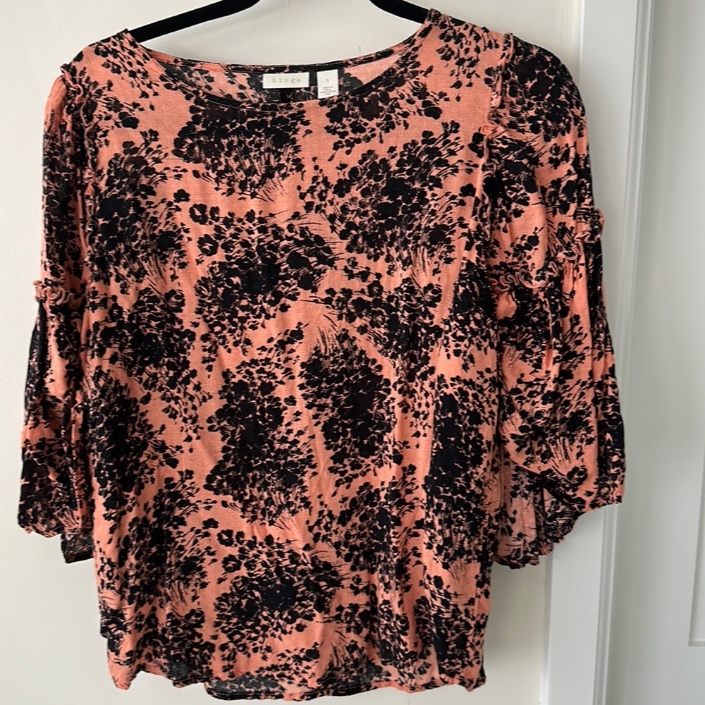 Hinge ruffled blouse. Size small.